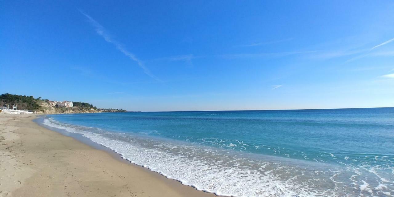 Sea Star Apartments Kallikratia Nea Kallikrateia Dış mekan fotoğraf